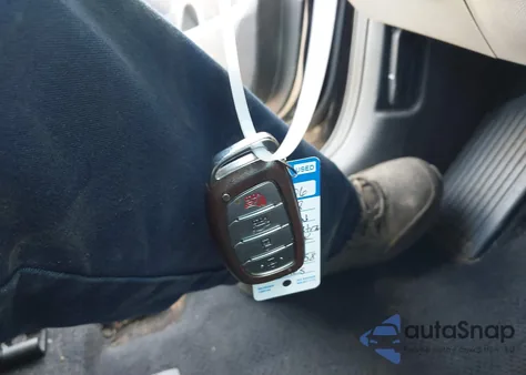 2018 Hyundai Elantra Value Edition z USA, uszkodzony, nr VIN 5NPD84LF1JH290058